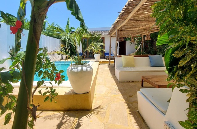 Olive House - Private Pool, AC & Wi-Fi