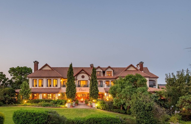 Oliver's Restaurant & Lodge