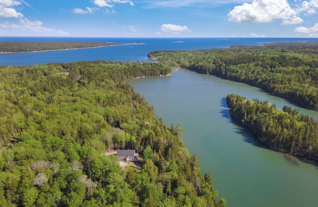Ollie's Folly: Gorgeous Oceanfront Downeast Maine Home Near Acadia & Petit Manan