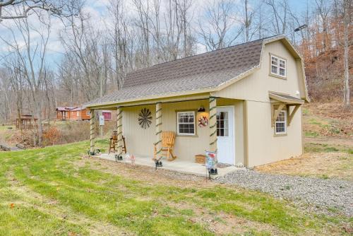 On 40 Acres Charming Cabin in Zanesville!