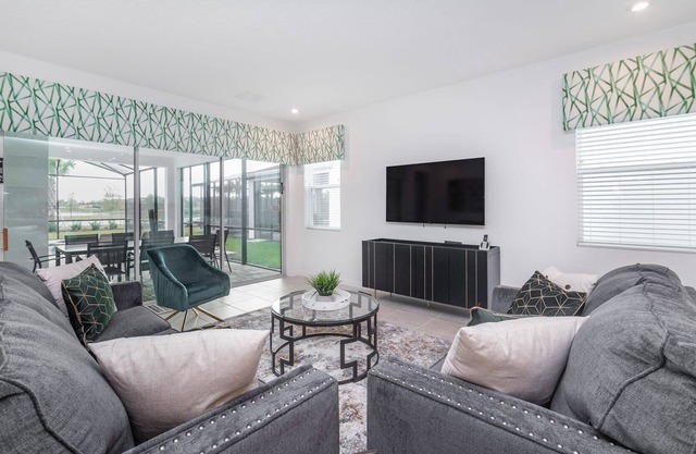 On Resort/Home Office/Private Pool and Spa/Surf Simulator/Wifi