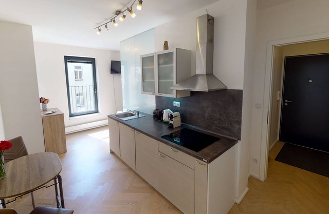 𝗢𝗻-𝗦𝗶𝘁𝗲 𝗣𝗮𝗿𝗸𝗶𝗻𝗴 , 10 min to the Heart of Prague, Nespresso
