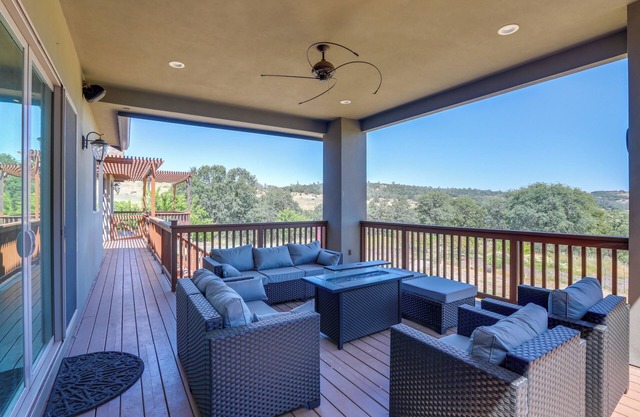 On-Site Vineyard: Gem on 10 Acres in Pilot Hill!