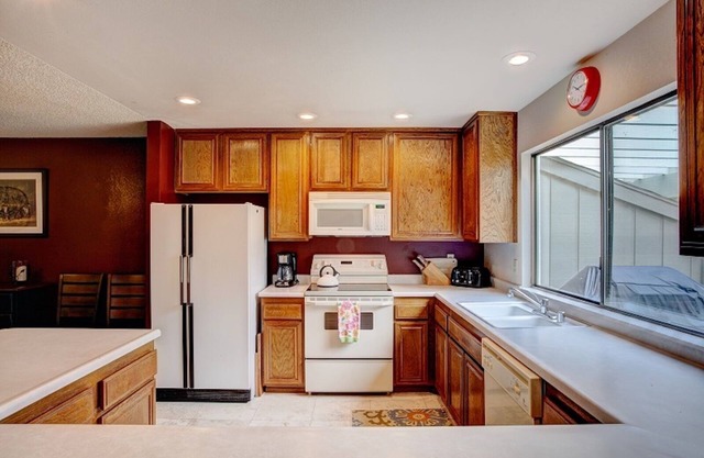 On the 4th Green 2 bedroom Town Home - 102 Ponderosa Drive