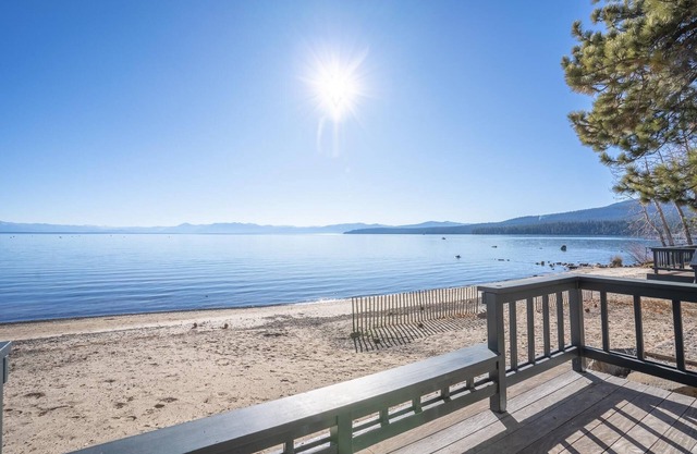 "On the Beach" Cabin Perfect for 2! Lake Front!