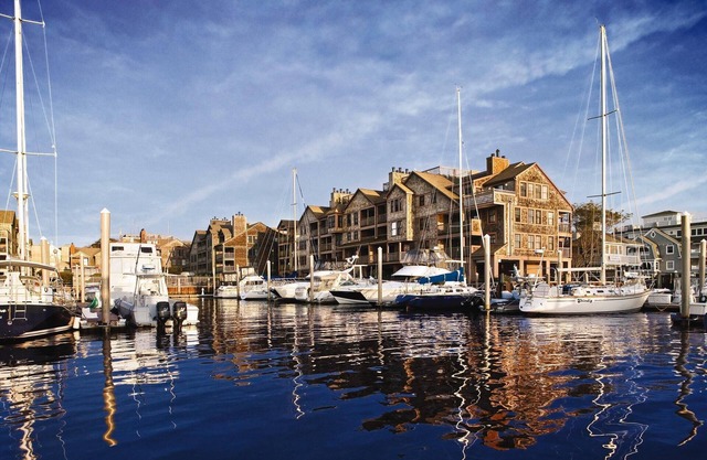 On the harbor, perfect for mansions, cliff walk, shopping, nightlife, mansions