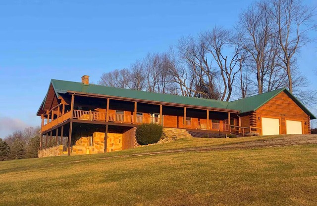 On The Knob - Mohican Cabin Retreat