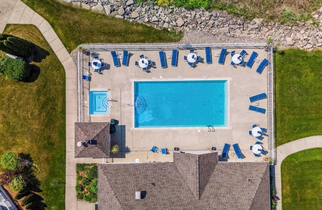 On The River, Assn Pool & Hot Tub, Water Taxi in Summer