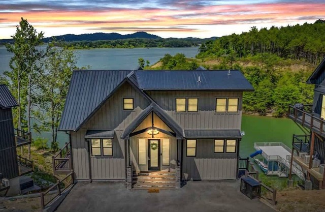 On the Rocks - Pool, Hot Tub and Private Dock!