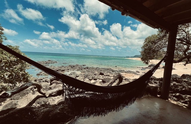 ON THE SAND! Chuns Reef Beach House - Oceanfront Studio - A/C - Beach Toys