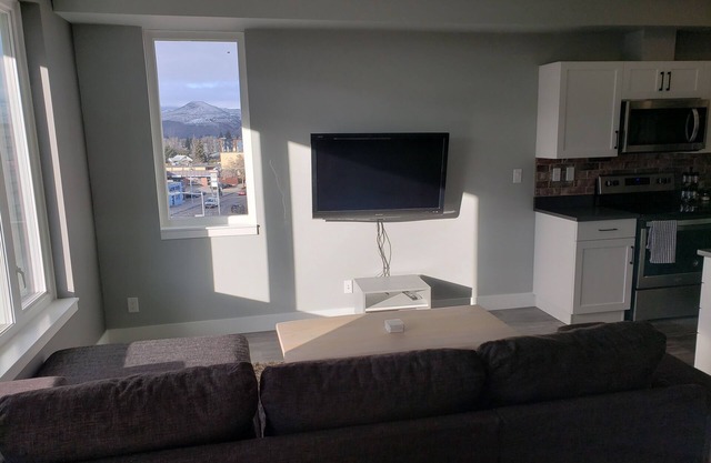 One-bedroom apartment in a popular neighborhood