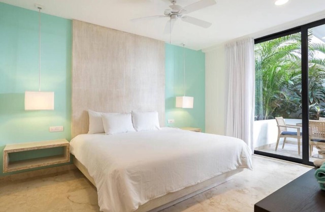 One bedroom Condo-WIFI and a Beautif Rooftop with amazing Pool!