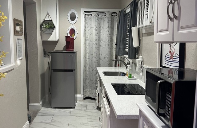 One bedroom In-Law Unit Near Downtown Tracy