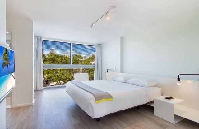 ONE BEDROOM KING-STEPS AWAY FROM THE BEACH