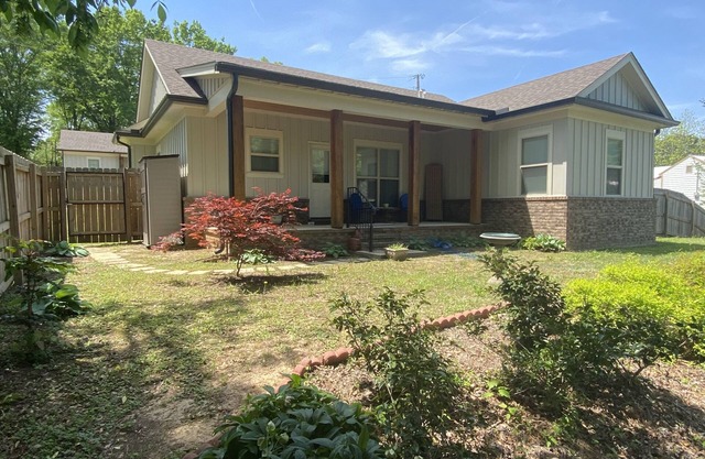 One block from Main Street, short ride to Oxford, Enid, Sardis and Grenada Lakes