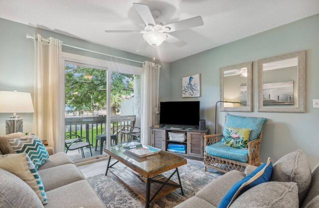 One block to Beach! Clean, Bright, newly renovated 3BR 2BA Flat