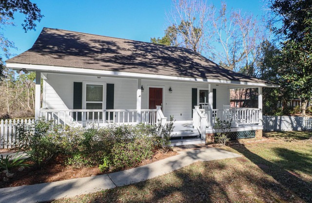 One block to beach - Kids Welcome - Great Rates - Cozy Cottage - Easy bookingn