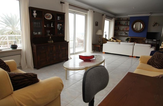 One flat-one floor-ONLY FAMILIES ALLOWED