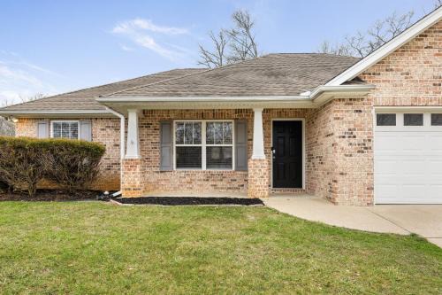 One level modern Spring Hill home