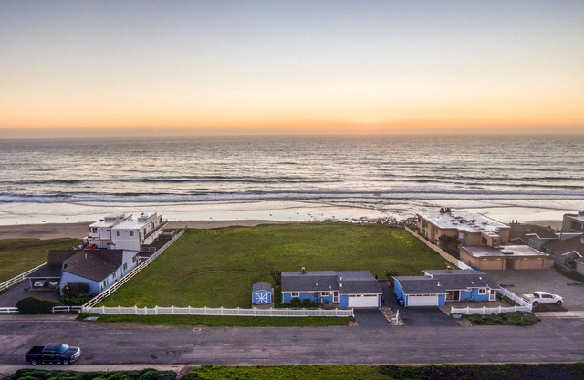 One of a kind property- An Acre on the Ocean & Classic Beach Cottage