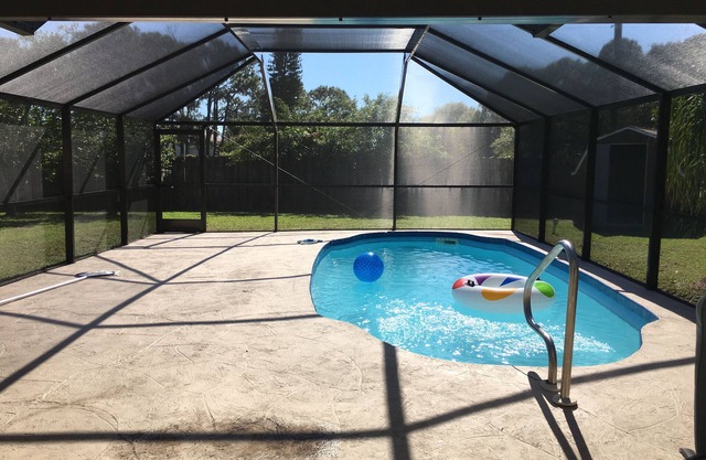 One Shell 🐚 of a house/private heated swimming pool/WIFI