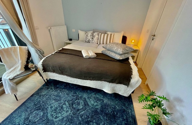 OneLuxStay 1BR near Fashion District