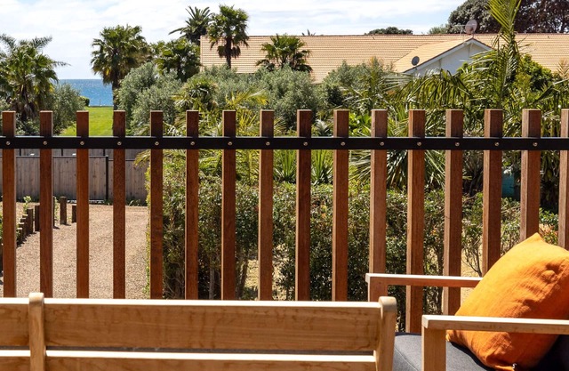 ONETANGI BEACH STAYS APARTMENT | Coast & Country | WINTER DEAL - Stay 3, Pay 2
