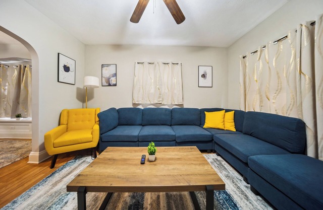 ONLY 10 min to Cleveland Clinic