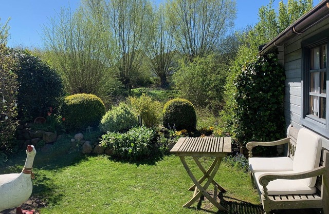 Only 250m to the beach - large south-facing garden including the sound of the sea, 2 parking spaces!