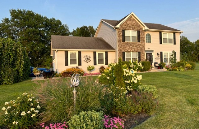 Only 3.3 miles from Ironman Raceway!