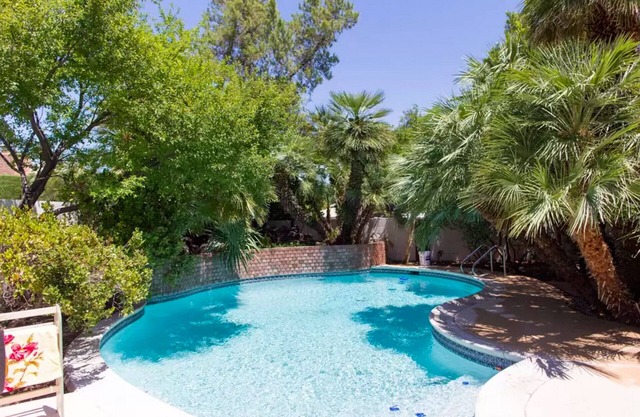 Only 5 Miles from Las Vegas Blvd,no Freeway.