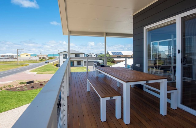 Onshore Retreat, Middleton (sleeps 12)