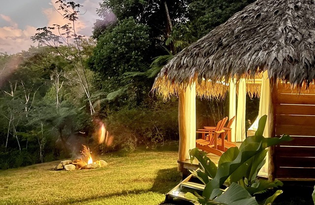 Open Cabin in the Jungle, sea View, Campfire and Breakfast