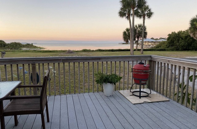 Open Gulf, Private Ramp & Dock, ground floor, large deck, awesome views, nature