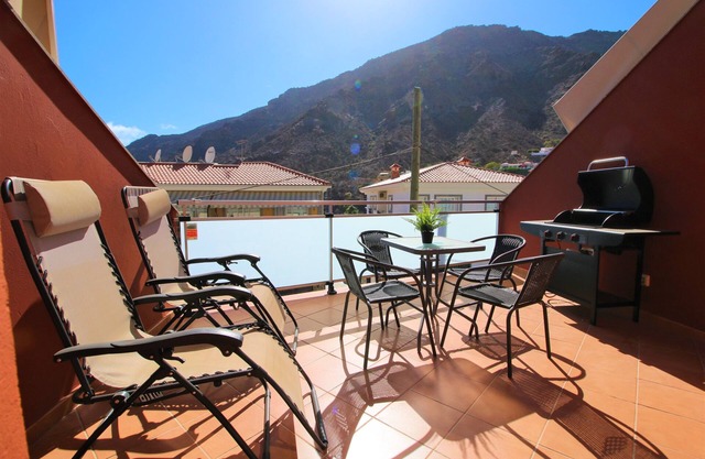 OPEN SKY VALLEY & CAR (PET ALLOWED)