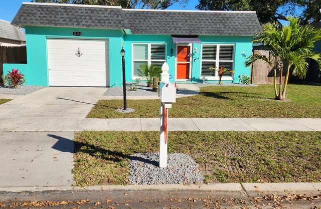 Openings for October and November at our Beach Cottage-3 minutes to the Gulf!