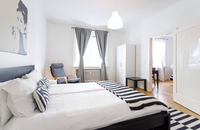 OPERA B & W CITY CENTER SUITE