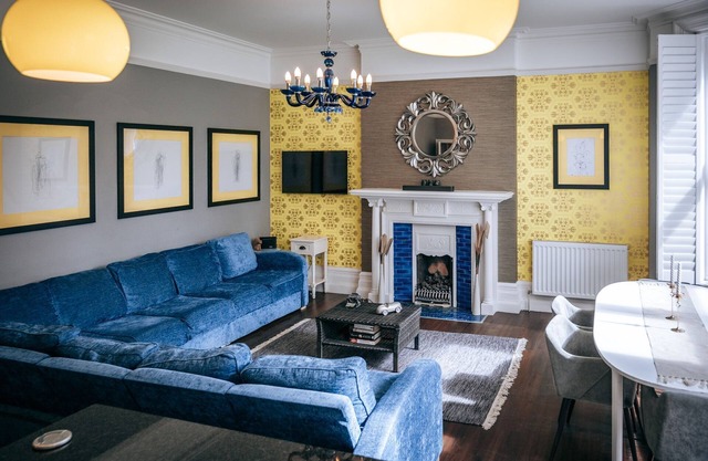 Opulence- Three bed apartment with large garden and parking