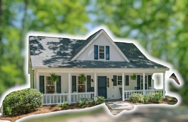 Orion's Retreat a charming cottage nestled by the scenic shores of Lake Sinclair