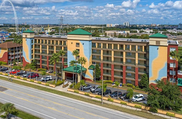Orlando's Sunshine Resort 2br suite, Friday check-in