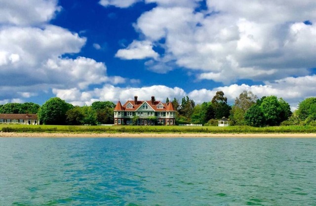 Osea Island: Cottage Tranquility