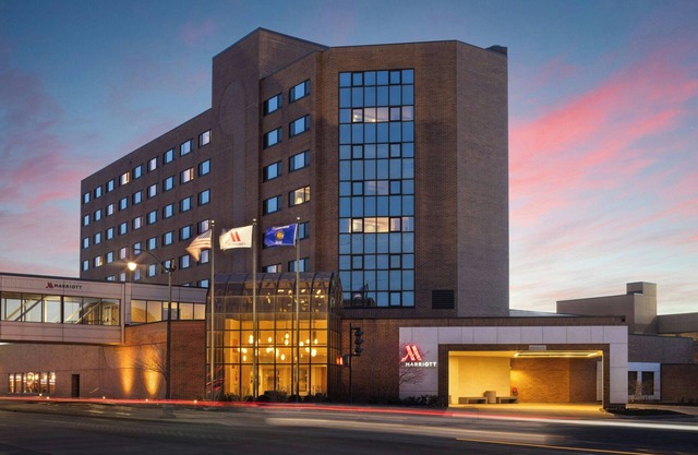 Oshkosh Marriott Waterfront Hotel & Convention Center