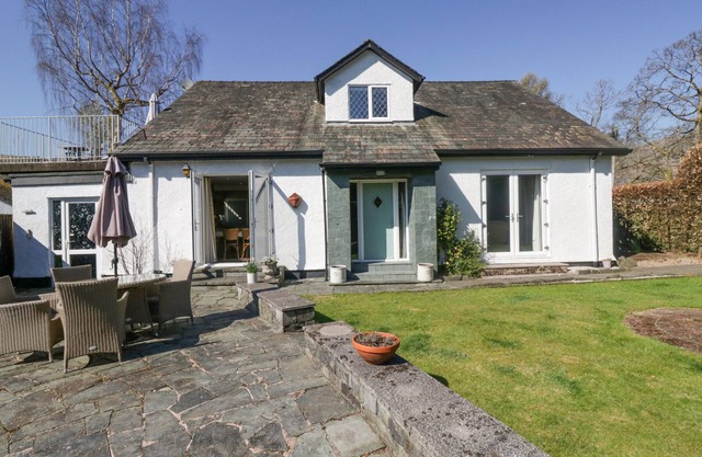 OSPREY COTTAGE, pet friendly, luxury holiday cottage in Grasmere