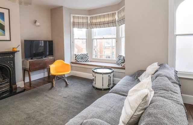 OSPREY, pet friendly, luxury holiday cottage in Southwold