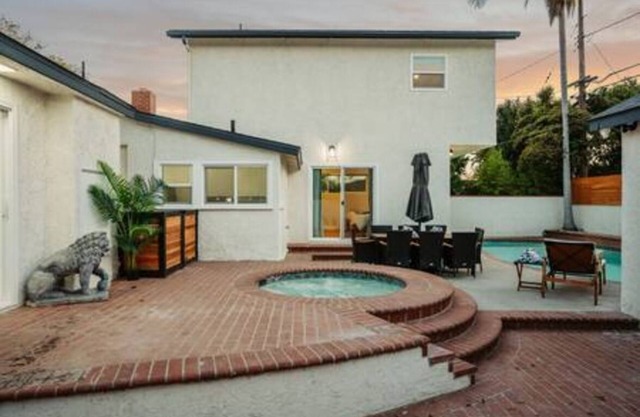 Ostrom · Modern heated pool&spa + 5 mi to beach