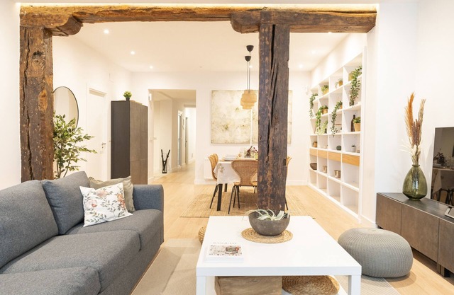 OT Residence 5 bed /4 bath in the heart of Old Town