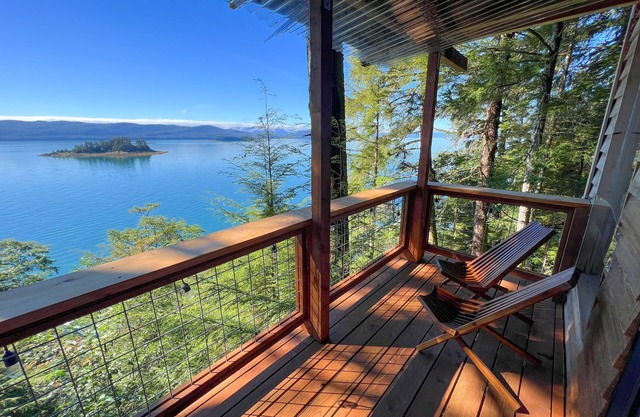 Otter Den Studio—A wild Alaskan getaway surrounded by wildlife and adventure!