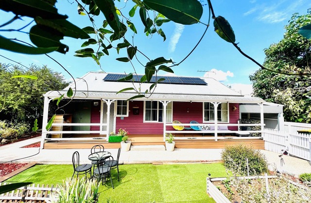 Our Beautiful Garden Cottage is a country style house
