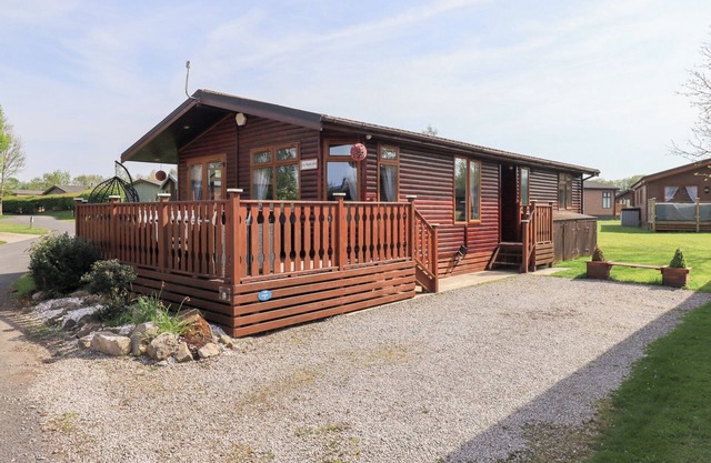 OUR HAPPY PLACE, pet friendly, character holiday cottage in Carnforth