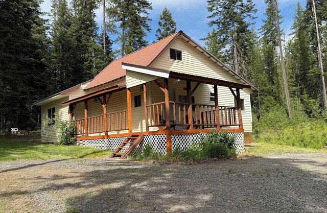 Our Little Yellow Cabin in remote North Idaho- a Perfect Getaway!